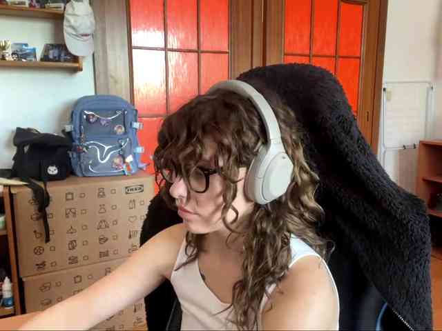 PlushPoutX webcam