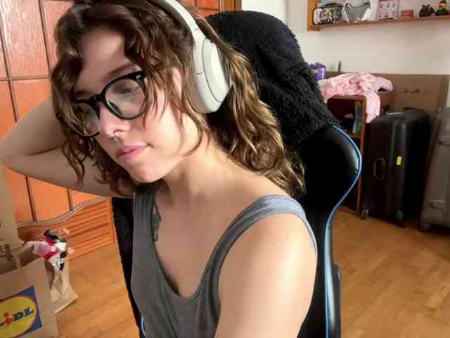 PlushPoutX webcam