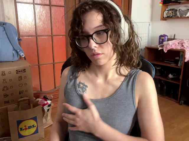 PlushPoutX webcam