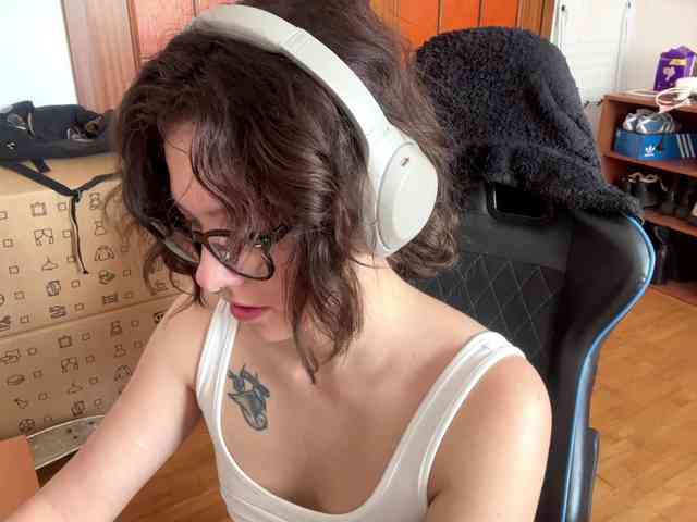 PlushPoutX webcam