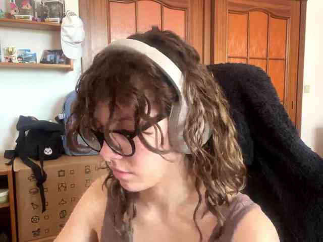 PlushPoutX webcam