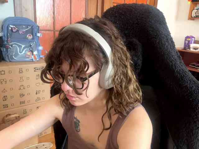 PlushPoutX webcam