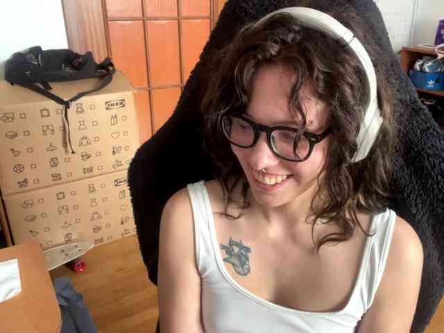 PlushPoutX webcam
