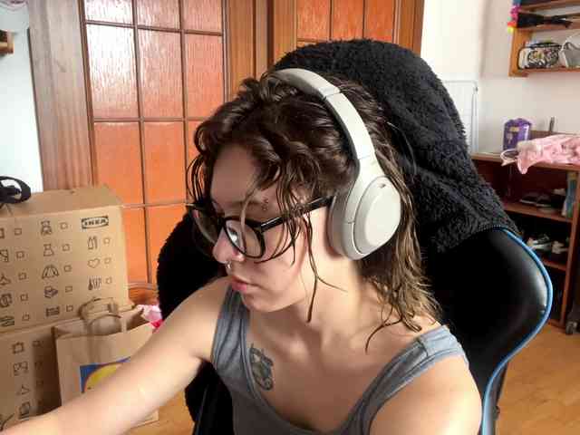 PlushPoutX webcam