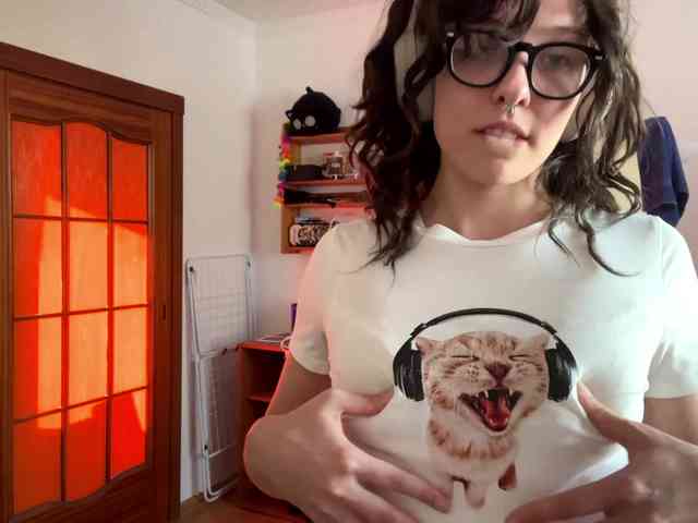 PlushPoutX webcam