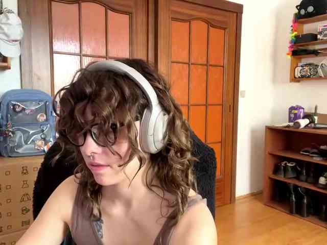 PlushPoutX webcam