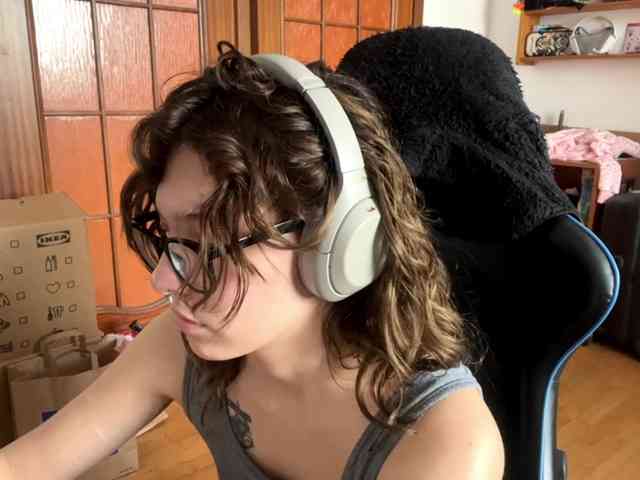 PlushPoutX webcam