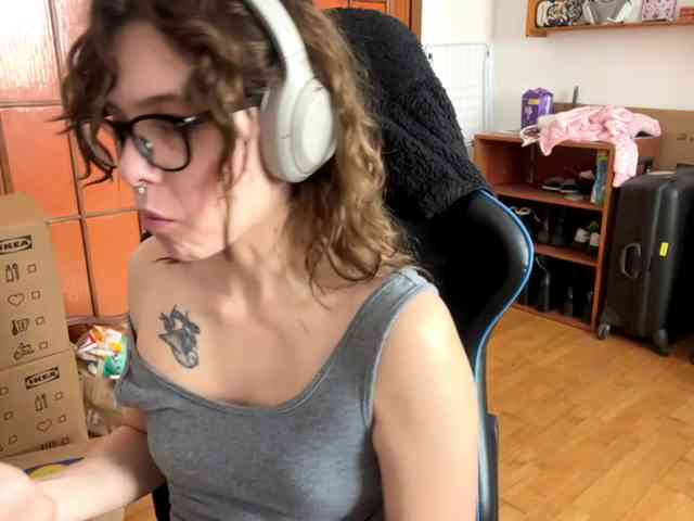 PlushPoutX webcam