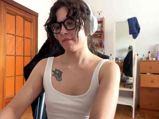 PlushPoutX webcam