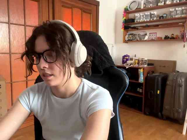 PlushPoutX webcam