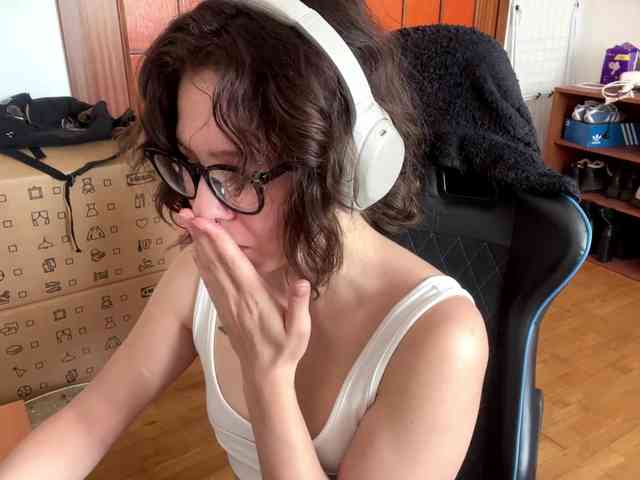 PlushPoutX webcam