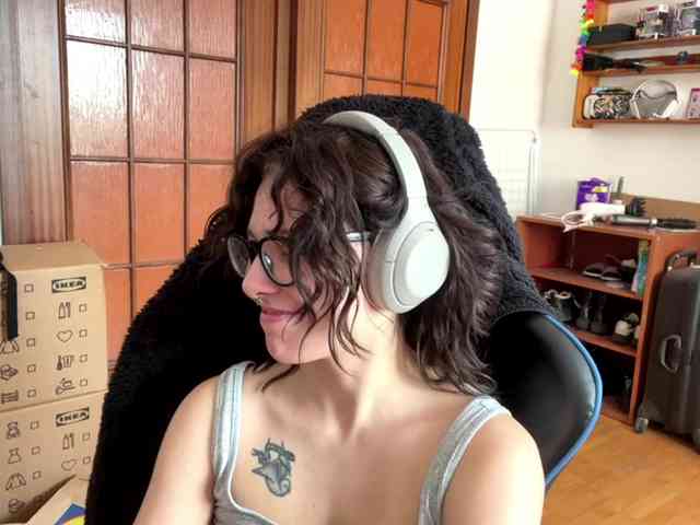 PlushPoutX webcam