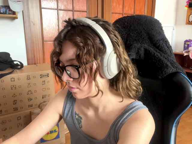 PlushPoutX webcam