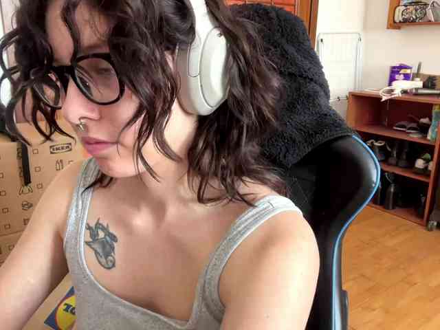 PlushPoutX webcam