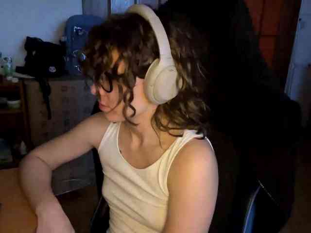 PlushPoutX webcam