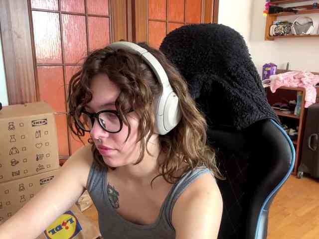 PlushPoutX webcam