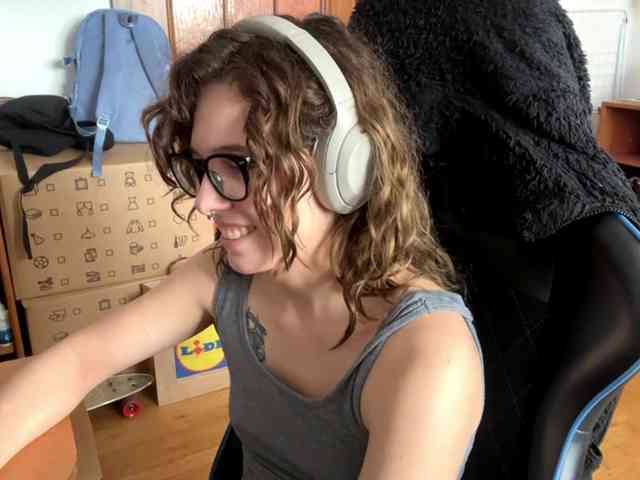 Acest model este live acum. PlushPoutX