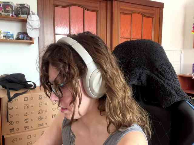 PlushPoutX webcam