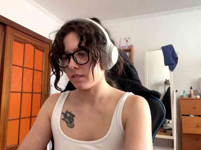 PlushPoutX webcam