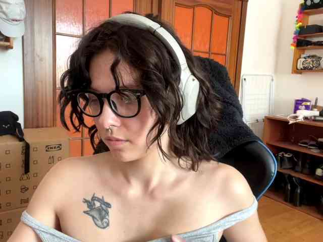 PlushPoutX webcam