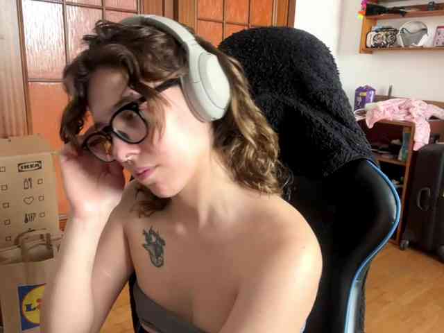 PlushPoutX webcam