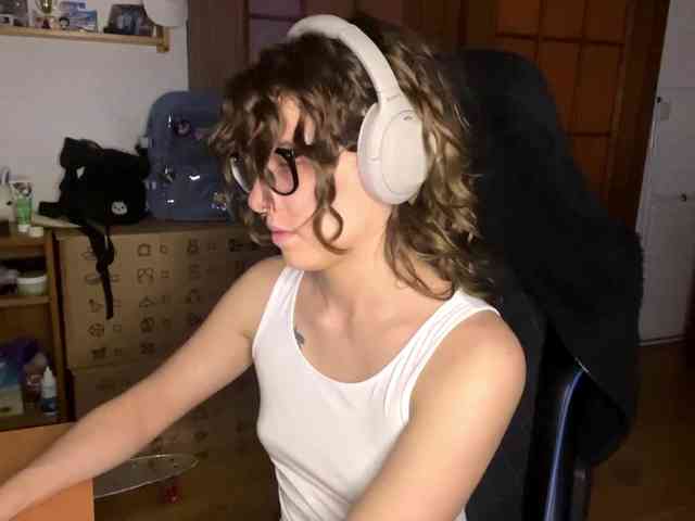 PlushPoutX webcam