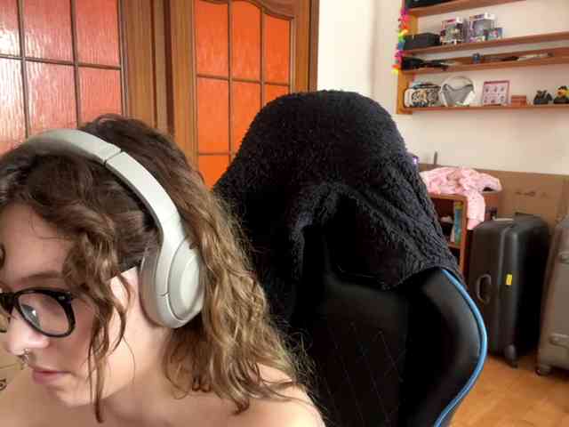 PlushPoutX webcam