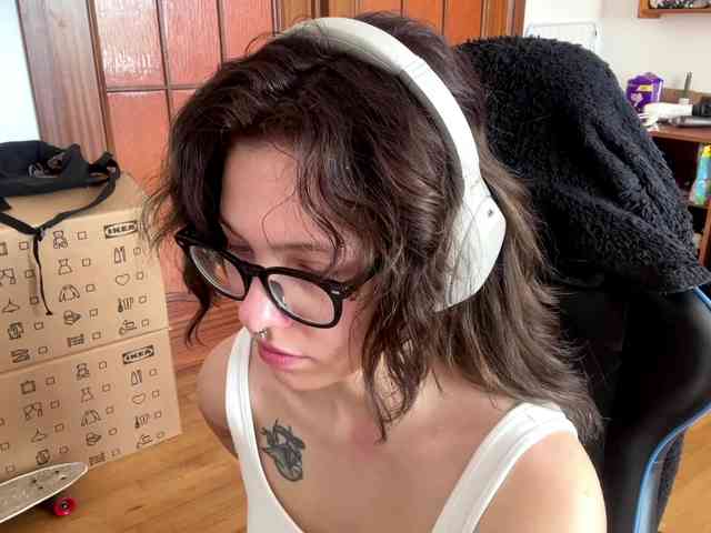PlushPoutX webcam