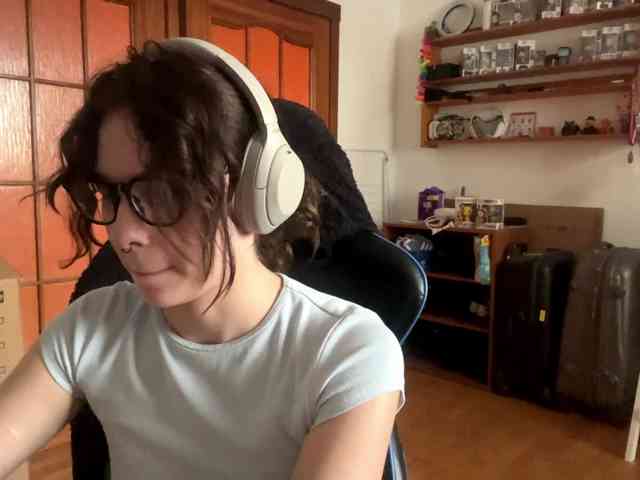 PlushPoutX webcam