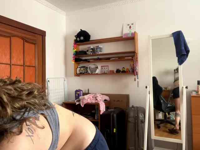 PlushPoutX webcam