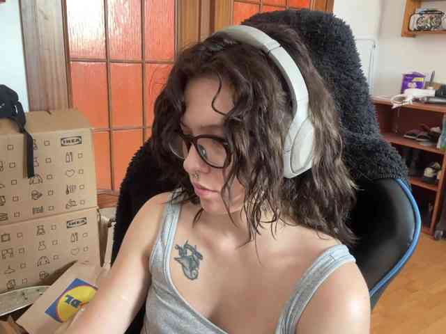 PlushPoutX webcam