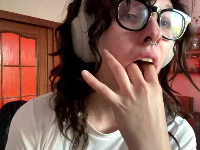 PlushPoutX webcam