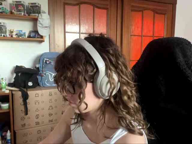 PlushPoutX webcam