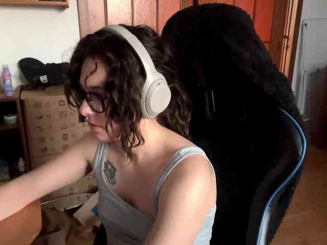PlushPoutX webcam
