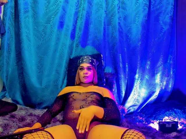 CristallGill live webcam show