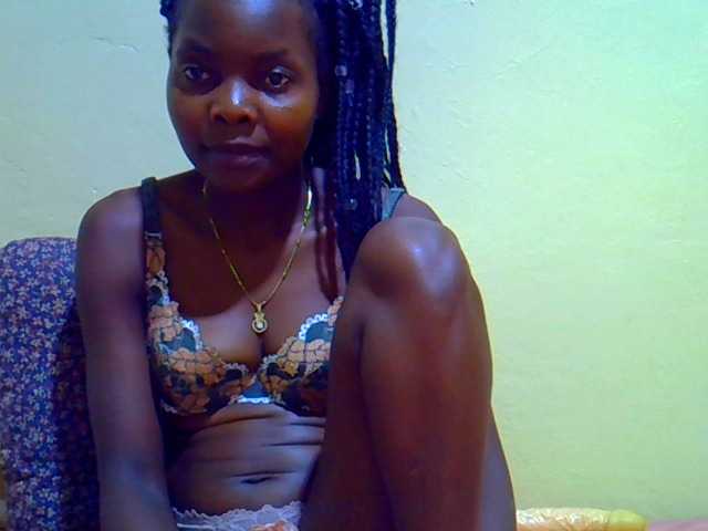 le modèle Naughtyher est en webcam porno dans un show sur le site bongacams, il possède les tags suivants: Ebony,Brunette,Shaved