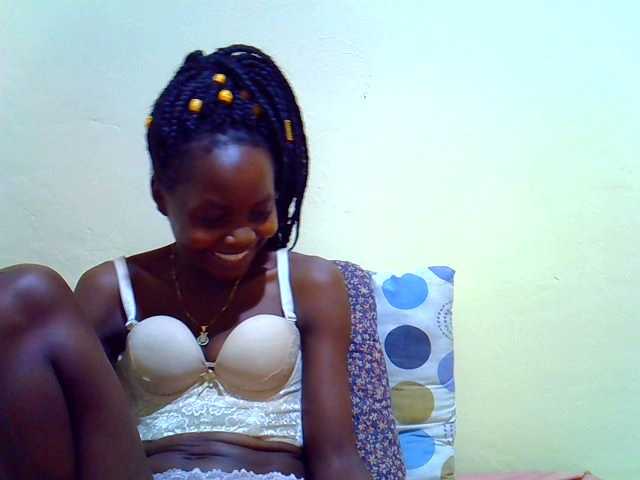 le modèle Naughtyher est en webcam porno dans un show sur le site bongacams, il possède les tags suivants: Ebony,Brunette,Shaved