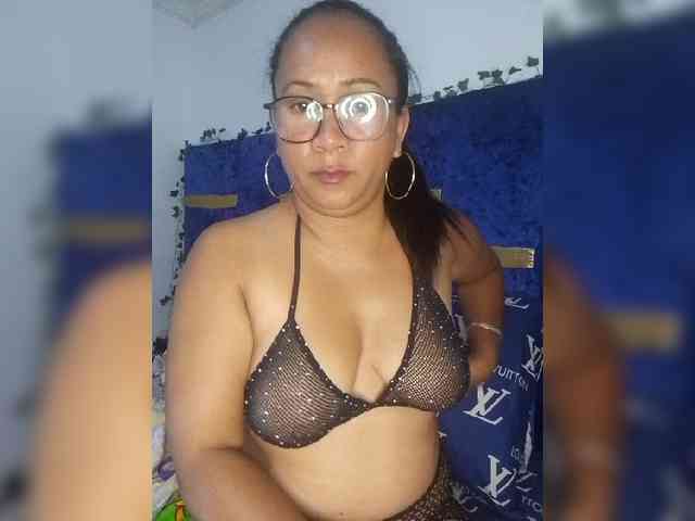 Model: Myrahsexy