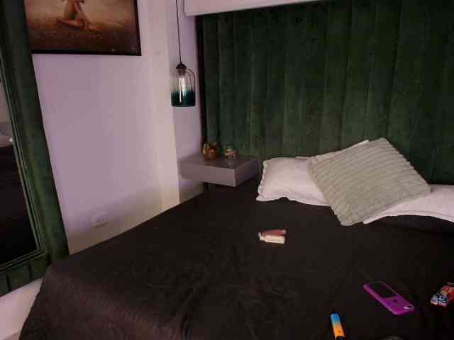 ThaisCeleste webcam