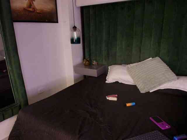 ThaisCeleste webcam