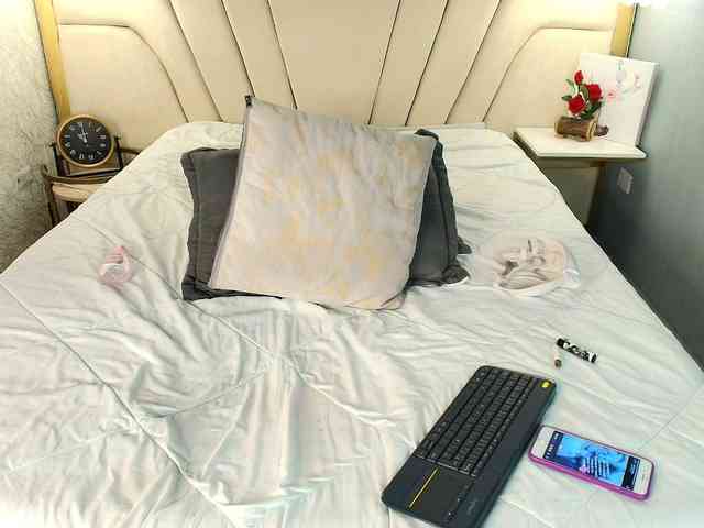 ThaisCeleste webcam