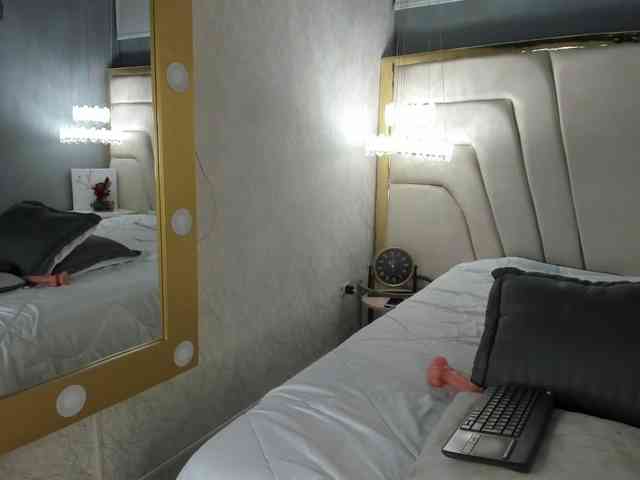 ThaisCeleste webcam