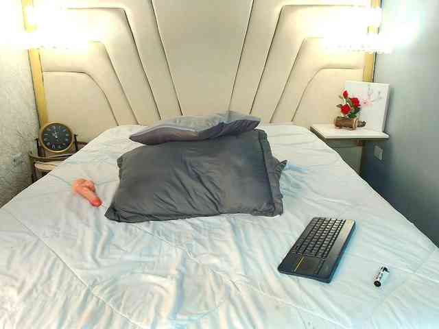 ThaisCeleste webcam
