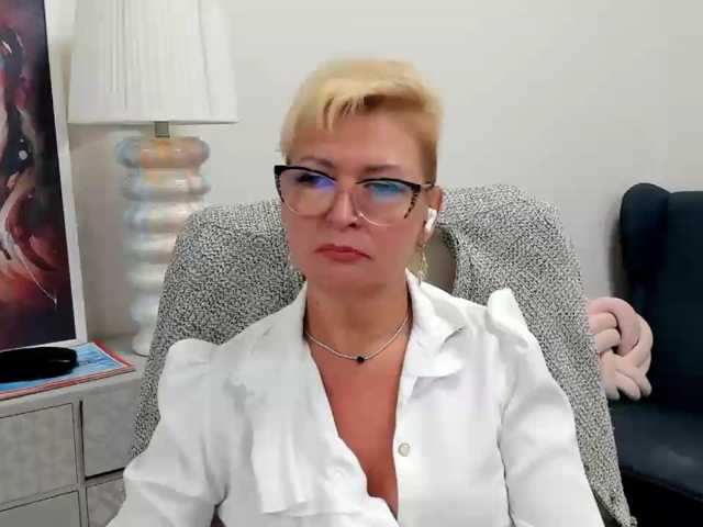 le modèle LunaFantasy est en webcam porno dans un show sur le site bongacams, il possède les tags suivants: White/Caucasian,Blonde,Shaved