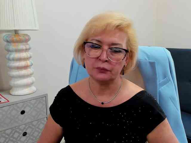 LunaFantasy webcam