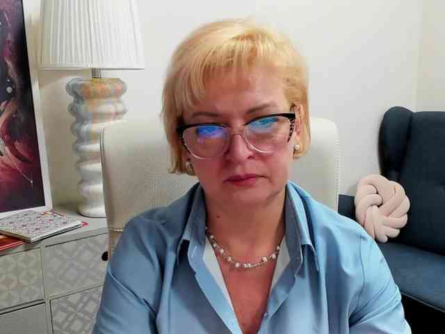 LunaFantasy webcam