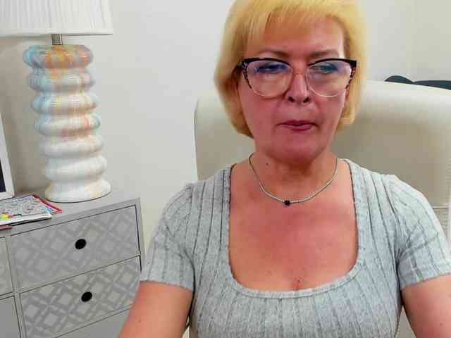 LunaFantasy webcam