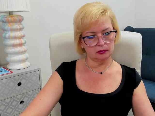 LunaFantasy webcam