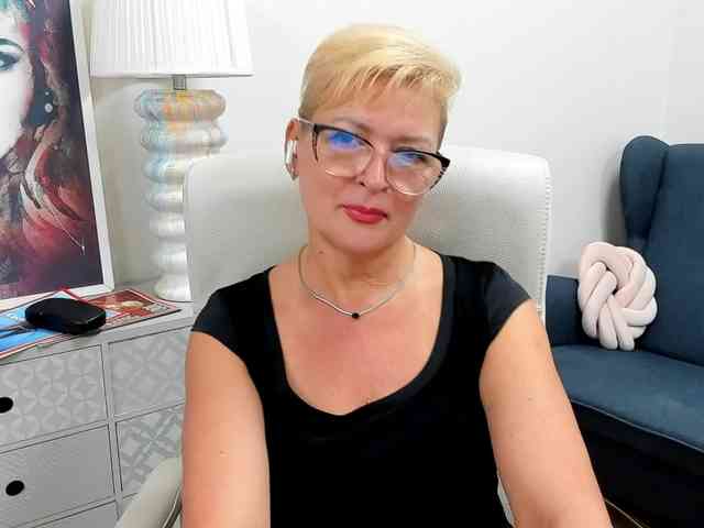 LunaFantasy webcam