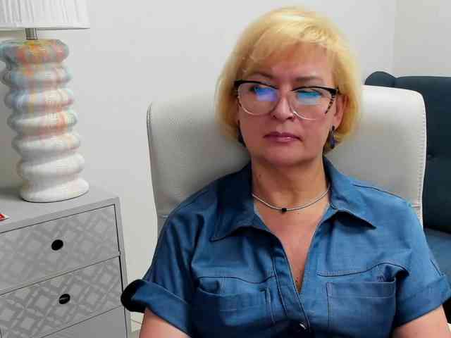 LunaFantasy webcam
